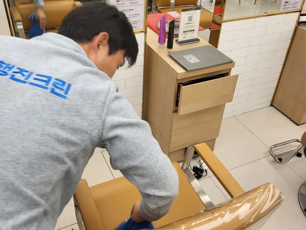 보령시 궁촌동 미용실 복도·대기 동선 야간 위생청소 사례 - 행진크린