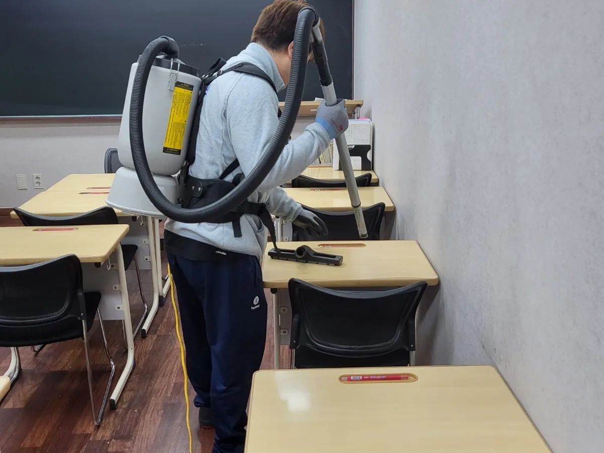 당진시 시곡동 학교 현관·중앙홀 바닥 위생청소 사례 - 행진크린