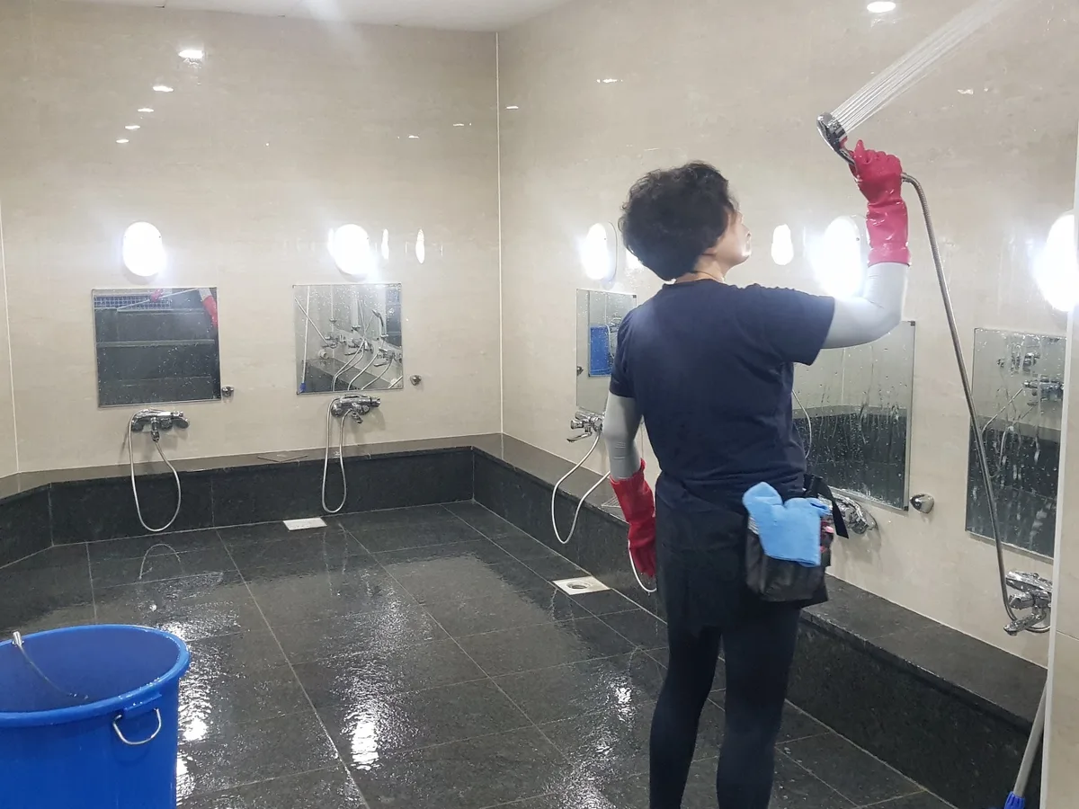 보령시 오천면 목욕탕 탈의실·파우더룸 바닥 위생청소 사례 - 행진크린